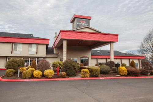 Wilkes East Hotel | Bridgeway Inn & Suites - Portland Airport