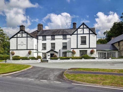Mallwyd Hotel | Brigands Inn