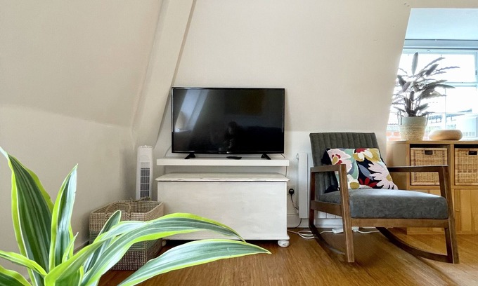 Bristol City Centre Apartment | Bright 1 Double bed Apartment Near Cabot Circus