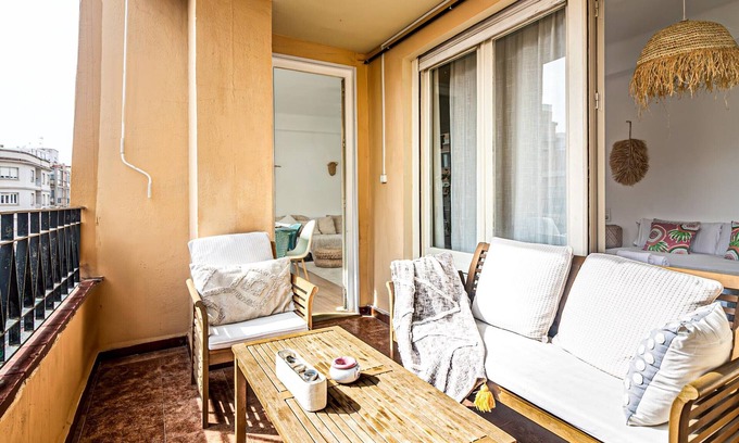 La Trinidad Apartment | Bright 2-Bed Apartment in Central Málaga, Near Carmen Thyssen Museum
