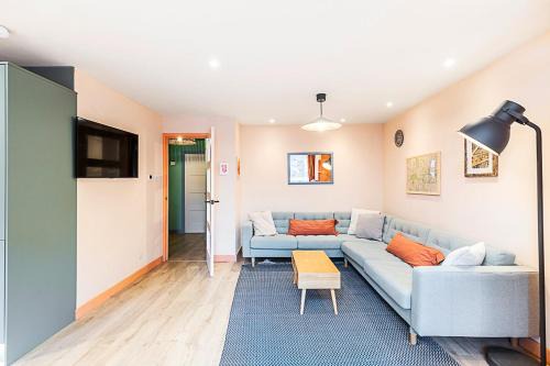 Thamesfield Apartment | Bright 2-Bed Home Near Putney Riverside