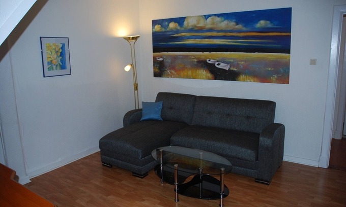 Gaarden-Sud - Kronsburg Apartment | Bright 2 bedroom apartment with a forest view