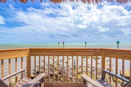 Tavernier Apartment | Bright 2BR Condo with Breathtaking Ocean View