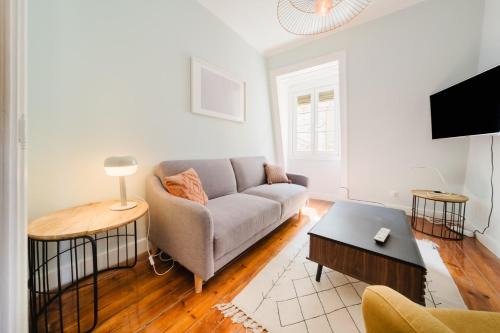 Alfama Apartment | Bright 3BR Steps from National Pantheon | By Airnest