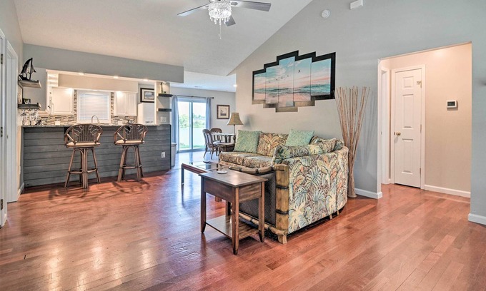 Myrtle Beach House | Bright & Airy Myrtle Beach Home Near Shopping