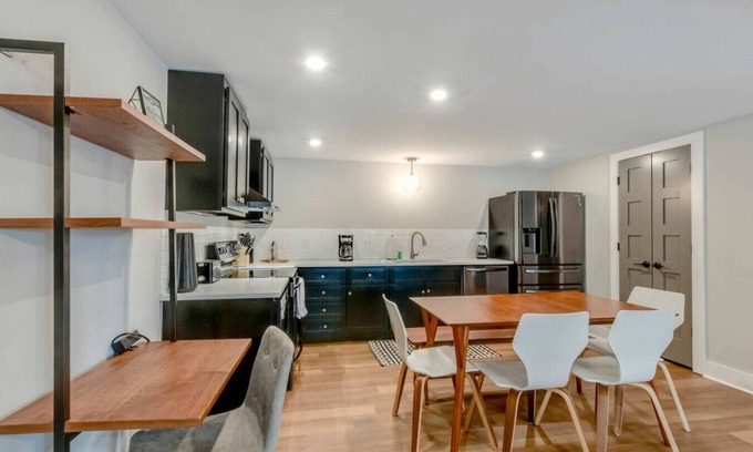 Franklin House | Bright And Airy-Historic Franklin Quadplex
