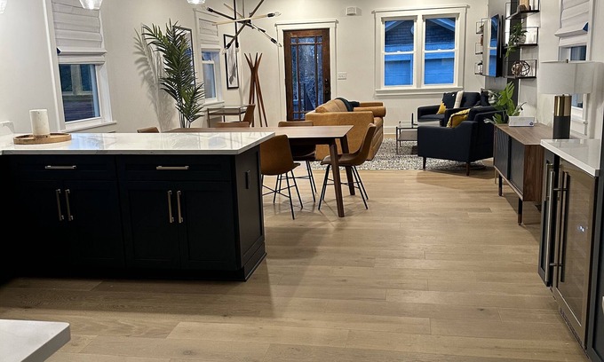 Hyde Park House | Bright and clean home within a quick walk to Hyde Park Square