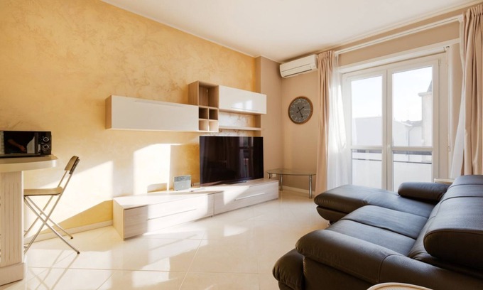 Niguarda Apartment | Bright and cozy 50 sqm apartment, capable of accommodating up to 4 people, located on the fifth floor of a building with an elevator. The accommodation is situated a 15-minute walk from Niguarda Hospital and just a few minutes' walk from Milano Parco Nor