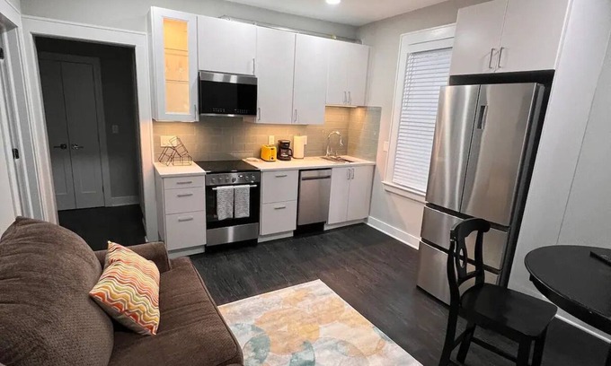 Livingston Apartment | Bright and cozy place to staynn