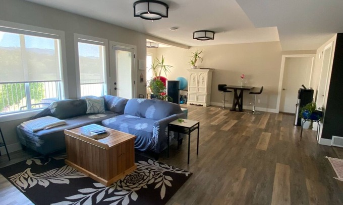 Central Okanagan House | Bright and peaceful, great location.