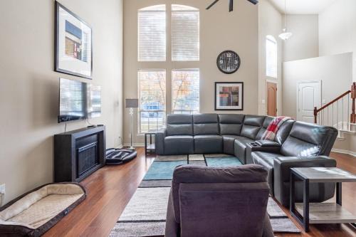 Irving House | Bright and Spacious 3BR with Patio and Dog Yard, Minutes from DFW Airport