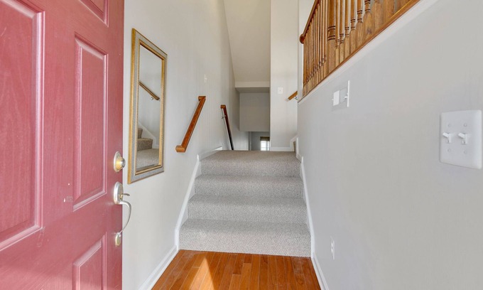Stafford House | Bright and Spacious Townhome, Great for Families & Professionals