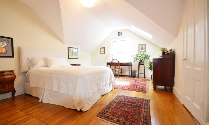 West End Apartment | Bright and Sunny apartment in Victorian cottage