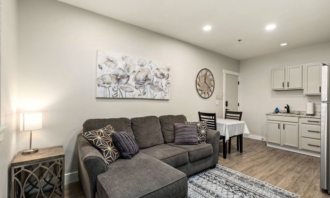 Great Falls Apartment | Bright and Sunny: One Bedroom - Large