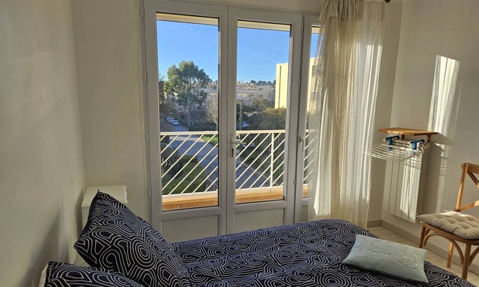 Le Pradet Apartment | Bright apartment - near the beach