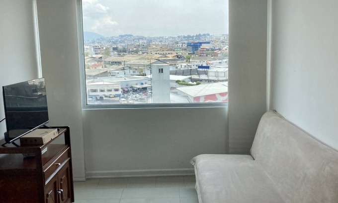 Quito Apartment | Bright apartment next to Rio Centro shopping mall