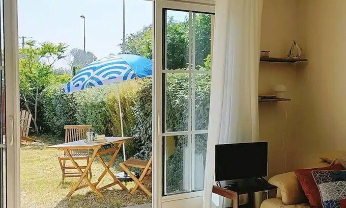 Barfleur Apartment | Bright apartment with private garden, pet-friendly in Barfleur