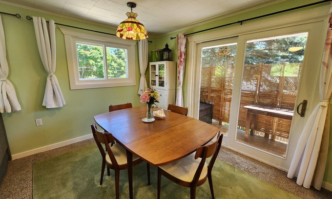 Northport Apartment | Bright apartment within walking distance of The Village of Northport.