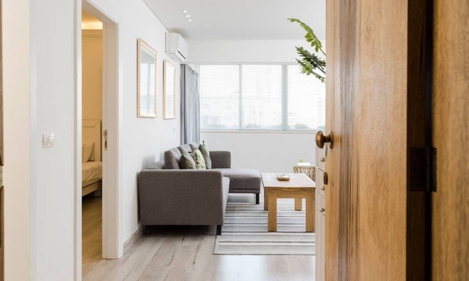 Beirut Apartment | Bright Clemenceau (8th Floor)