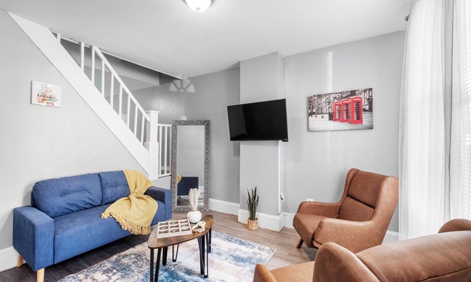 Norris Square Apartment | Bright Corner Flat near Transit and Trails