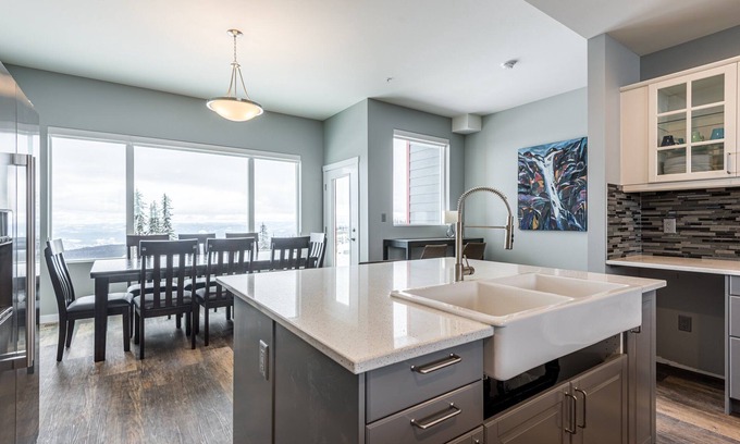 Silver Star Mountain Hotel | Bright & Cozy 3-Bedroom Townhome w/Ski-In/Ski-Out & Stunning Views