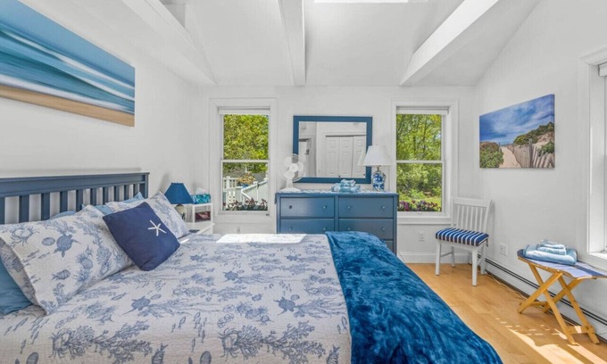 Brewster House | Bright & Cozy with Patio, Grill and near the Beach & Golf