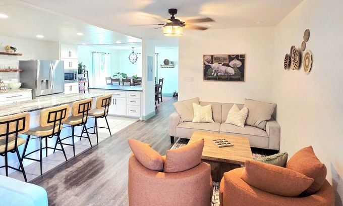 Little Elm House | Bright Door Getaways Charming House on Lewisville Lake in Little Elm - 4BR/3BA