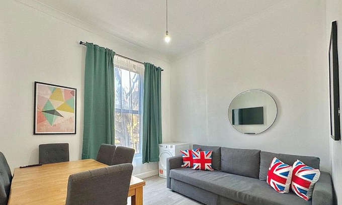 Westbourne Apartment | Bright flat in Maida Hill