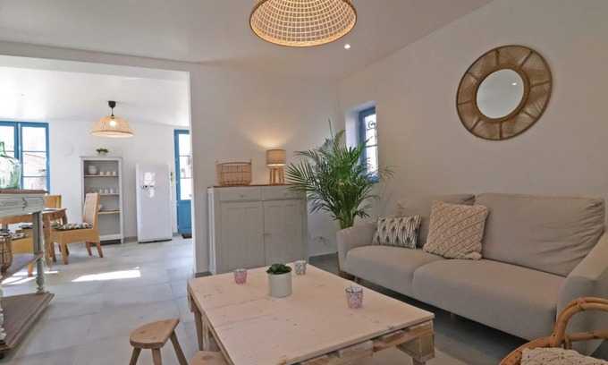 Le Sap Cottage | Bright house in village center with enclosed garden