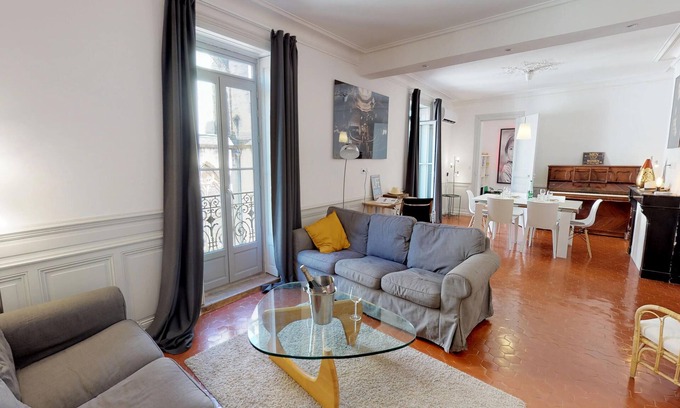 Montpellier City-Centre Apartment | Bright & Huge 4 Bedrooms in the Heart of Historical Center St Roch