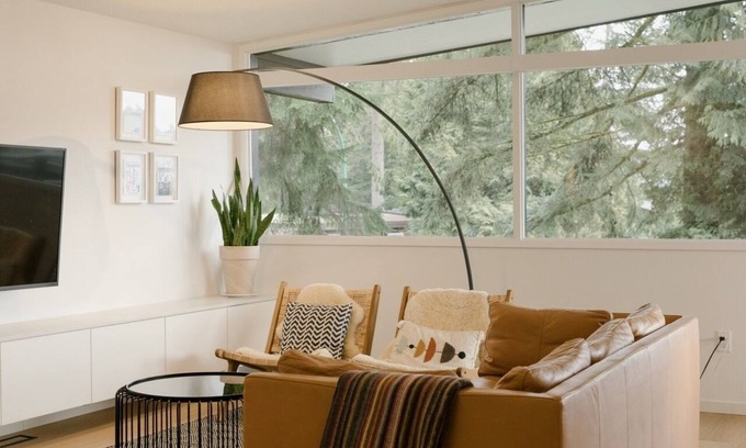 District of North Vancouver House | Bright Modern Home Set In North Shore Mountains