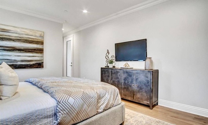 Rosemead House | "Bright New Modern H · Modern Home, Downtown LA with plenty of Amenities