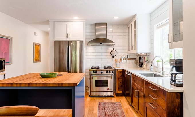 Brentwood-Darlington House | Bright newly remodeled Townhouse with fenced backyard!