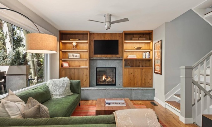 West End House | Bright, newly renovated, luxury West End 4 bedroom townhome.