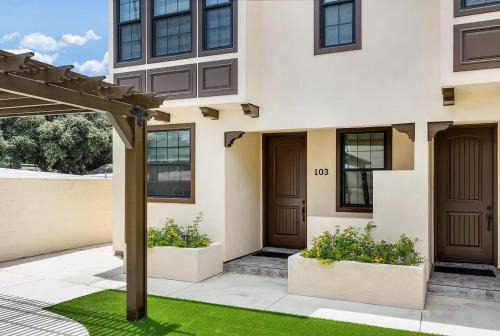 Mid Central House | Bright Pasadena Getaway w Patio & Near Old Town