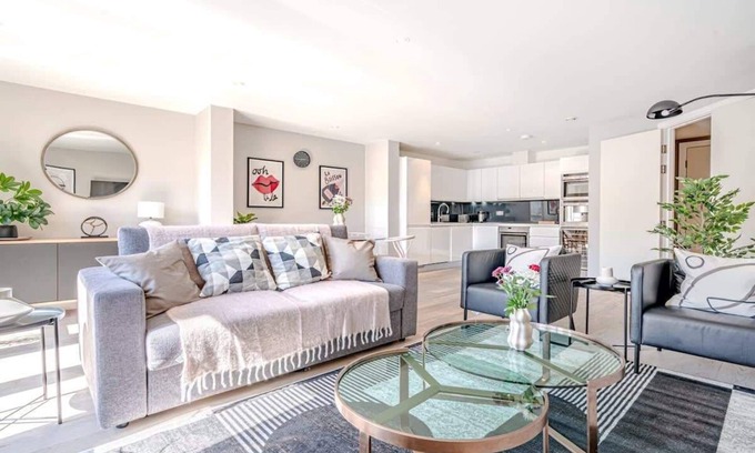 Covent Garden Apartment | Bright & Premium Covent Garden Apartment