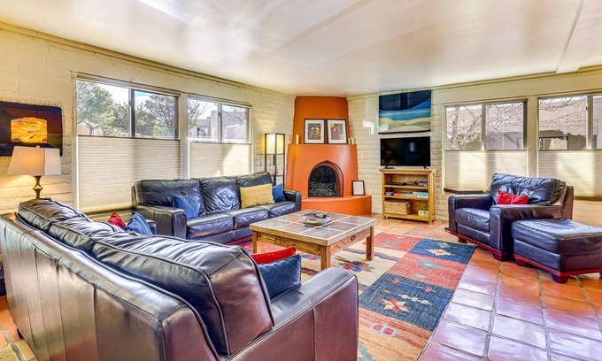 Northeast Santa Fe Condo | Bright Santa Fe Condo: 30 Min from Ski Basin!