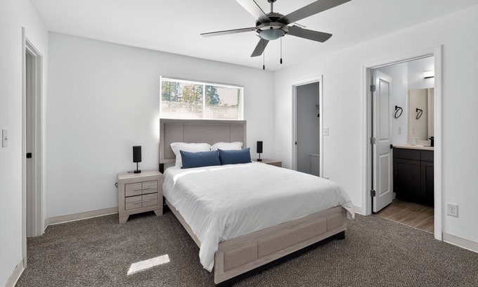 College Park Apartment | Bright, Spacious 2Bd 1.5Bt Townhome Interior