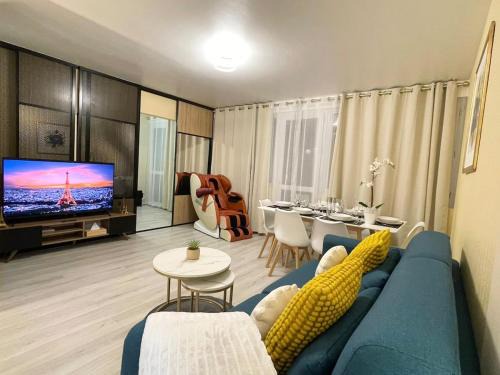 Quartier de la Maison-Blanche Apartment | Bright & Spacious 3BR Paris Apartment with Balconies Metro 6 Glacière