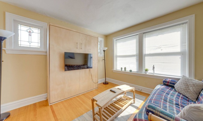 St. Louis Apartment | Bright St Louis Abode: 5 Mi to Forest Park!