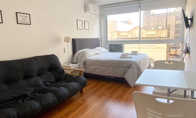 Balvanera Apartment | Bright studio apartment near the National Congress