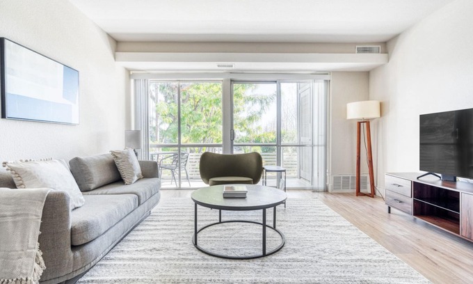 Sunnyvale West Apartment | Bright Sunnyvale 1BR w/Pool, Gym, & BBQ, close to shops, by Blueground