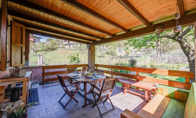 Armeno House | Brighty Rainbow House Garden - Happy Rentals
