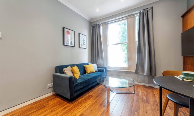 Addison Apartment | Brilliant 1BDR Flat, Lakeside Rd, 5 min to Tube