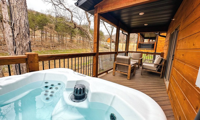 Hollister Cabin | Brim & Buckle Inn a cozy retreat