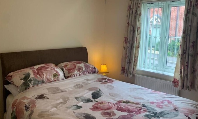 Brympton Apartment | Brimsmore Apartment - 1 bed apartment with Free Parking in Yeovil