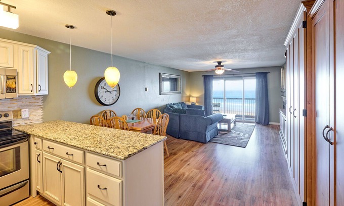 Lincoln City Condo | Bring Home the Beacon-Stunning top floor ocean views!