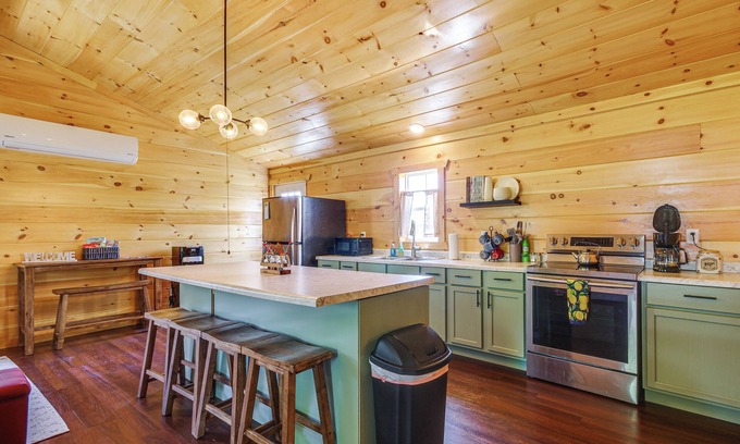 Urbana Cabin | Bring Your Boat: Cabin w/Lake Access in Halfway