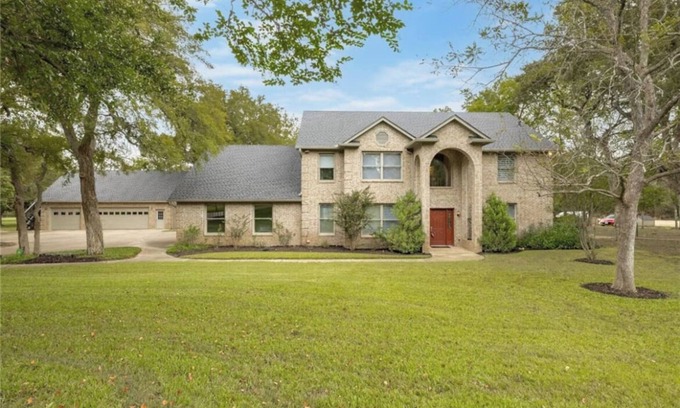 Leander House | Bring your extended family together for the holidays! 5 bedroom house on 5 acres