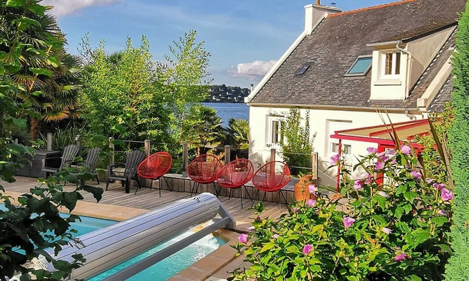 Landevennec Villa | Brittany - Presqu'ile de Crozon: Villa, sea view with private heated pool